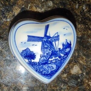 Delft Trinket Box Heart-Shaped Blue and White